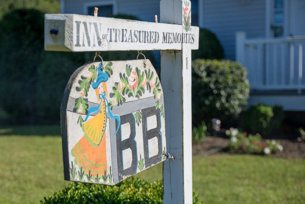 Inn Of Treasured Memories Harwich Port Exterior photo